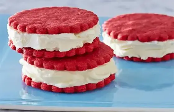 Red Velvet-Blueberry Ice Cream Pie Red Velvet-Blueberry Ice Cream Pie